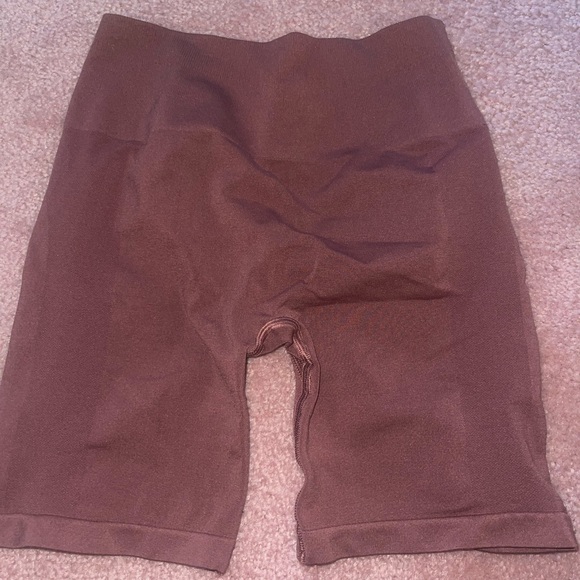 Alphalete not sure of the color. Size small - Picture 2 of 2